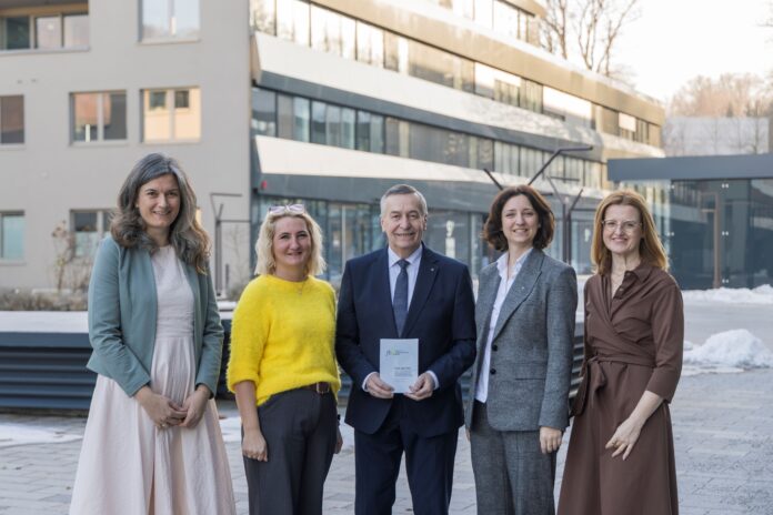 Caroline Vogl, Margareta Weiglmeier-Frauenschuh, Erich Zauner, Anna Doblhofer-Bachleitner und Karin Feldinger