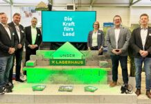 LH Südburgenland präsentiert innovative Lösungen Gruppenbild des Lagerhaus-Teams bei der Baumesse Oberwart