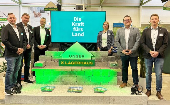 Gruppenbild des Lagerhaus-Teams bei der Baumesse Oberwart