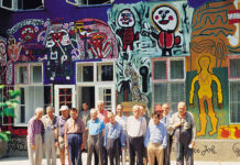 Gruppenbild Gugginger Künstler vor dem Haus der Künstler