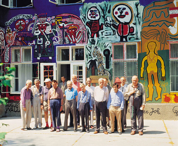 Gruppenbild Gugginger Künstler vor dem Haus der Künstler