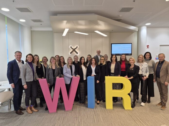 Gruppenfoto des ersten Marketinglehrgangs