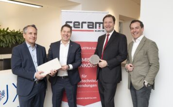 „Meilenstein“: Raiffeisen Continuum steigt bei Ceram ein Gruppenbild von Rupert Zieseritsch, Christian Kögl, Franz Mayr-Melnhof-Saurau und Boris Pelikan