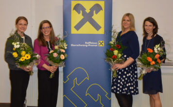 Pflegetipps für Haut, Haar und Finanzen Gabriele Seifried und Andrea Schlipfinger, (beide Raiffeisenbank Eberschwang-Pramet), Marlene Weickl (Raiffeisen Versicherungsdienst GmbH) und Regina Pointinger (Kepler-Fonds KAG)