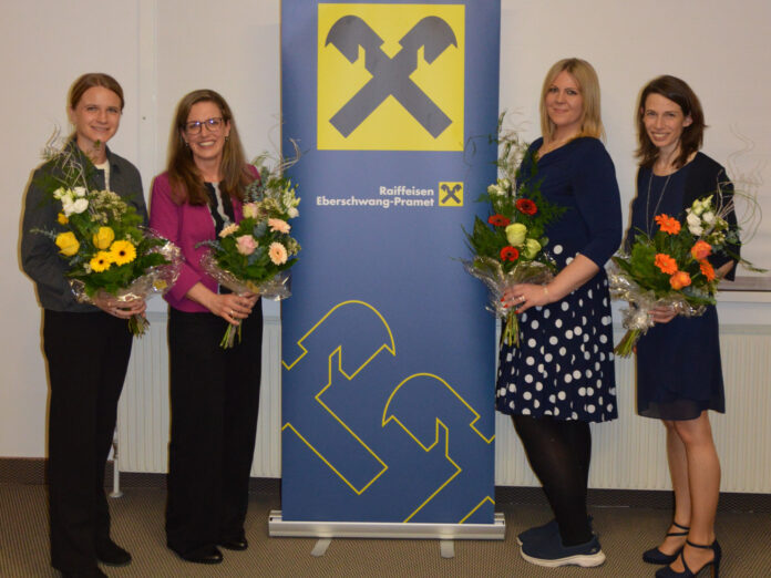 Gabriele Seifried und Andrea Schlipfinger, (beide Raiffeisenbank Eberschwang-Pramet), Marlene Weickl (Raiffeisen Versicherungsdienst GmbH) und Regina Pointinger (Kepler-Fonds KAG)