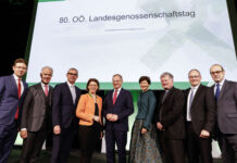 Verbandsdirektor Norman Eichinger, RLB-OÖ-Präsident Volkmar Angermeier, LK-Präsident Franz Waldenberger, Landesrätin Michaela Langer-Weninger, Landeshauptmann Thomas Stelzer, Generaldirektor-Stv. Michaela Keplinger-Mitterlehner, Bischof Manfred Scheuer, Genossenschaftsanwalt Walter Lederhilger und RWA-Generaldirektor Johannes Schuster beim 80. OÖ. Landesgenossenschaftstag