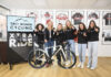 Radsport: Erstes Frauen-Conti-Team gegründet Die Fahrerinnen Ramona Grießer, Belinda Holzer, Amalie Cooper, Franziska Ehrenreich und Tabea Huys mit Christine Hofer von der Raiffeisen Werbung Tirol (2.v.l.)