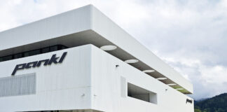 Gebäude mit Pankl-Logo