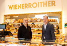 „Investitionen brauchen stabile Strukturen“ Martin Wienerroither und Manfred Wilhelmer in der neuen Bäckerei in Moosburg