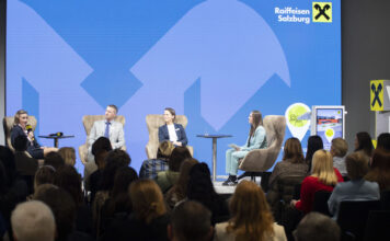 Sandra Brunkel, Hannes Hettegger und Dagmar Herzog mit Moderatorin Julia Ehrenbrandtner (RVS)