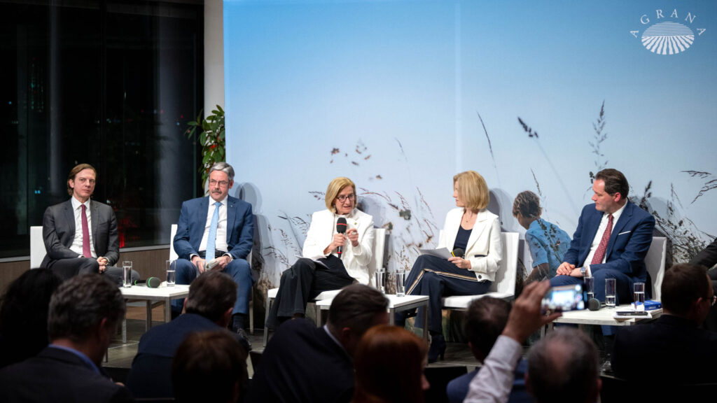 Stephan Büttner, Erwin Hameseder, Johanna Mikl-Leitner, Moderatorin Martina Salomon und Norbert Totschnig machten die Komplexität der Bodensicherheit deutlich.