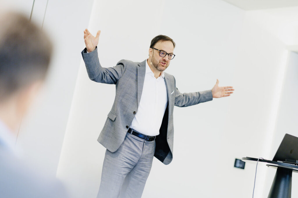 Mic Hirschbrich beim Management-Dialog 2026