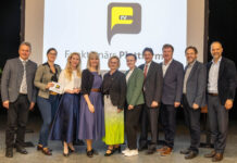 Verbandsobmann Franz Titschenbacher (links) und Verbandsdirektor Peter Weissl (rechts) mit Sonja Piro, Katrin Wallner, Jasmin Hirschmann, Gabriele Lechner, Christina Frewein, Peter Brezinschek, Bernhard Haas und Thomas Guggenberger