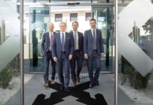 Für die Vorstände der Raiffeisenbanken ist der Zusammenschluss die logische Konsequenz in einem anspruchsvollen Marktumfeld: Michael Kammerer, Roland Hechenberger, Michael Hag und Andreas Hohensasser