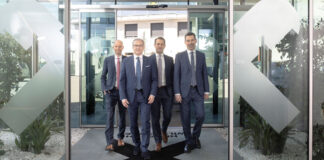 Für die Vorstände der Raiffeisenbanken ist der Zusammenschluss die logische Konsequenz in einem anspruchsvollen Marktumfeld: Michael Kammerer, Roland Hechenberger, Michael Hag und Andreas Hohensasser