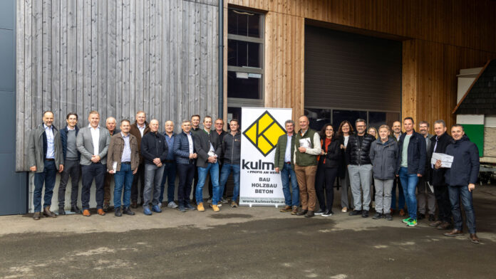 Die Exkursion führte die Teilnehmer auch zum Lager der Firma Grossauer in Übelbach.