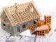 Symbolbild Hausbau: Plan, und Modell eines Hauses