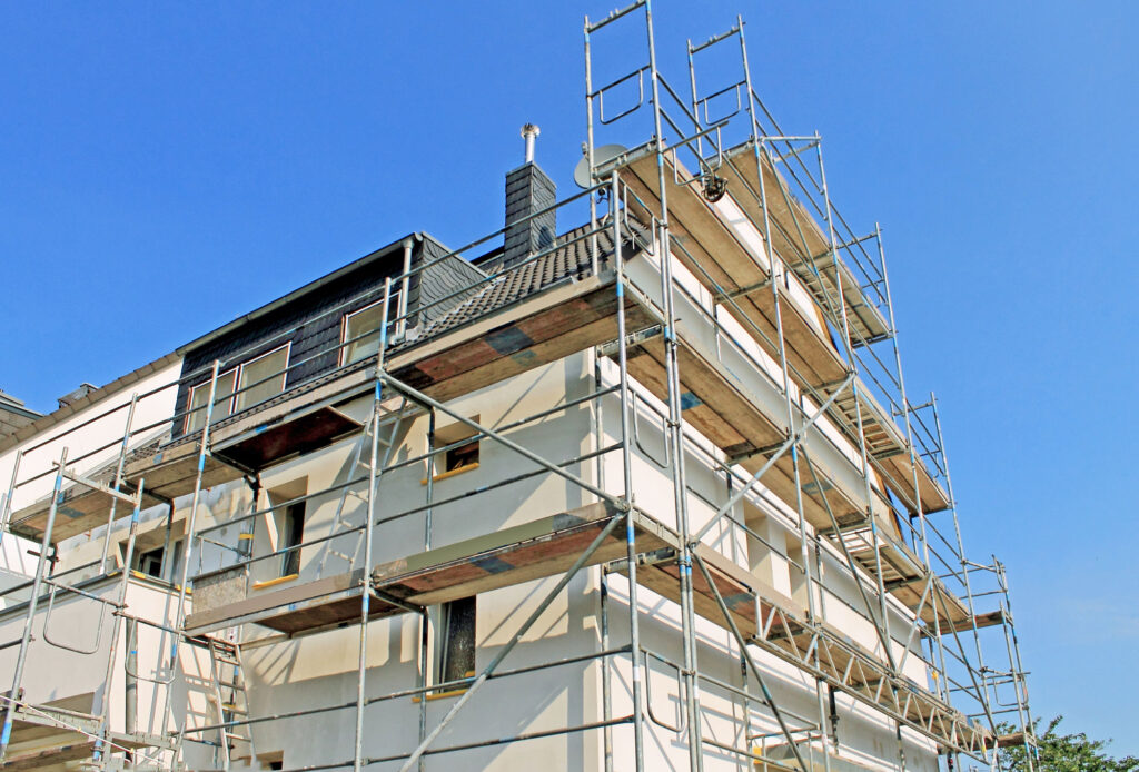 Renovierung, Hausisolierung, Gerüstbau