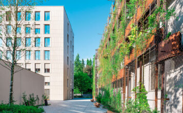 Haus mit Fassadenbegrünung