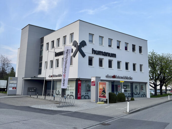 Blick auf das Raiffeisen Humanum in Reid