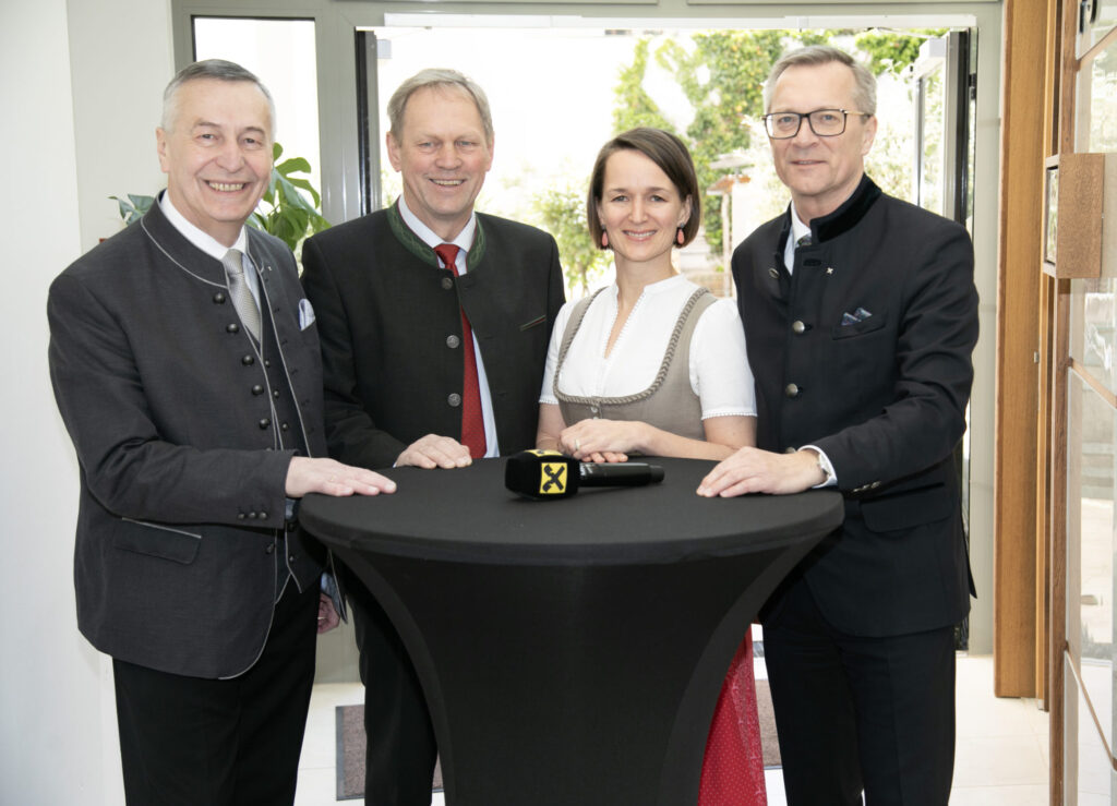 Obmann Erich Zauner, der bisherige AR-Vorsitzende Peter Burgschwaiger, seine Nachfolgerin Dagmar Herzog und Generaldirektor Heinz Konrad