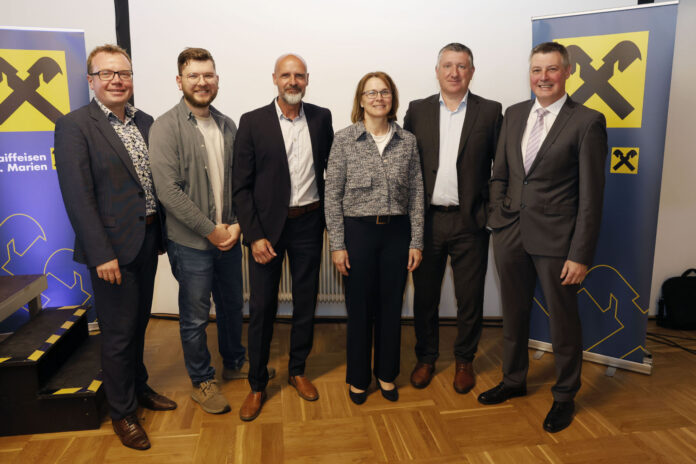 Friedrich Lehner, Daniel Kiebler, Dietmar Haider, Manuela Heidlmayer, Rudolf Kutzenberger und Harald Maier bei der Generalversammlung der Raiffeisenbank St. Marien