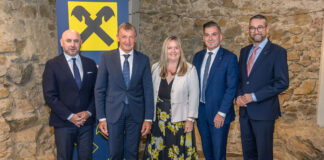 Die Vorstände Wolfgang Mayr, Vorsitzender Matthias Breidt, Karin Wallerstorfer-Rögl und Michael Hamedinger sowie Aufsichtsratsvorsitzender Christoph Danner