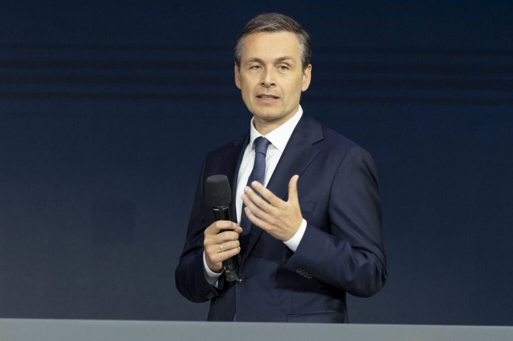 Martin hauer bei der Jahrestagung von Raiffeisen Nö-Wien 2026