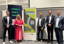 Schärding: KI trifft InnRaum³ Gruppenfoto: Julian Zeilinger, Karin Wallerstorfer-Rögl, Matthias Tindorf, Harald Kosch und Christoph Schöndorfer