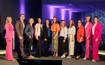 Anna-Maria Reinthaller, Matthias Kohrgruber, Gabi Bergmair, Birgit Mohr, Olivia Prader, Carolin Anne Schiebel, Sabine Brummer-Wendt, Marlene Kastner, Sabine Reichsthaler, Katja Hubinger und Moderatorin Elke Rock