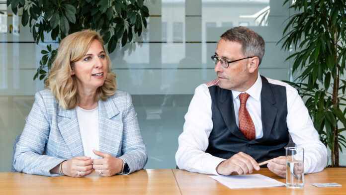 Daniela Uhlik-Kliemstein und Dieter Aigner von Raiffeisen Capital Management im Interview