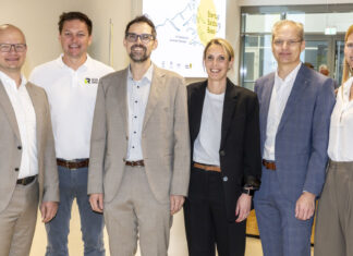 Bernhard Wimmer (RVS-Experte für Start-ups), Matthias Ramsauer (RevoWood), Michael Geretschläger, Anja Geretschläger (beide Feragen), Andreas Derndorfer und Sybille Maier-Ginther (Prokuristin Techno-Z)