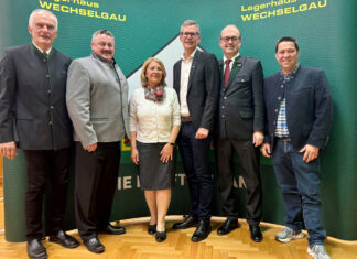AR-Vorsitzender Roman Bruckner, Obmann Konrad Schützenhöfer, Landtagsabgeordnete Theresia Heil, Geschäftsführer Hermann Klapf, RWA-Generaldirektor und Gastreferent Johannes Schuster sowie Obmann-Stv. Florian Summerer