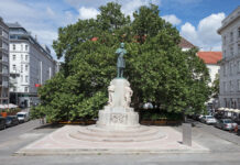 Das geneigte Dr.-Karl-Lueger-Denkmal