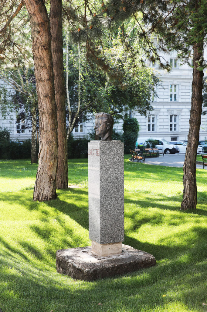 Weinheber Denkmal