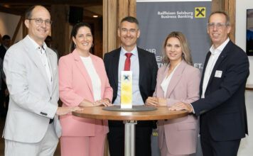 Christoph Leinberger (Leiter RVS-Firmenkunden), Anita Zehrer (MCI), Manfred Quehenberger, Vanessa Nimmrichter (Moderation) und Thomas Treffner (RVS-Leiter Finanzplanung)