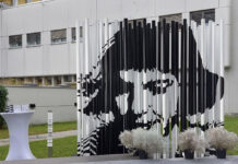 Bachmann lesen, hören und ergehen Enthüllung des Denkmals für Ingeborg Bachmann 2024 in Klagenfurt. © APA/Peter Lindner