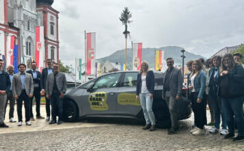 Raiffeisen startet Carsharing im Mariazellerland Die Verantwortlichen der Raiffeisenbank Mariazellerland und der beiden Kooperationsbetriebe präsentierten Anfang Mai den elektrischen VW ID.3, der als Carsharing-Auto zur Verfügung steht.