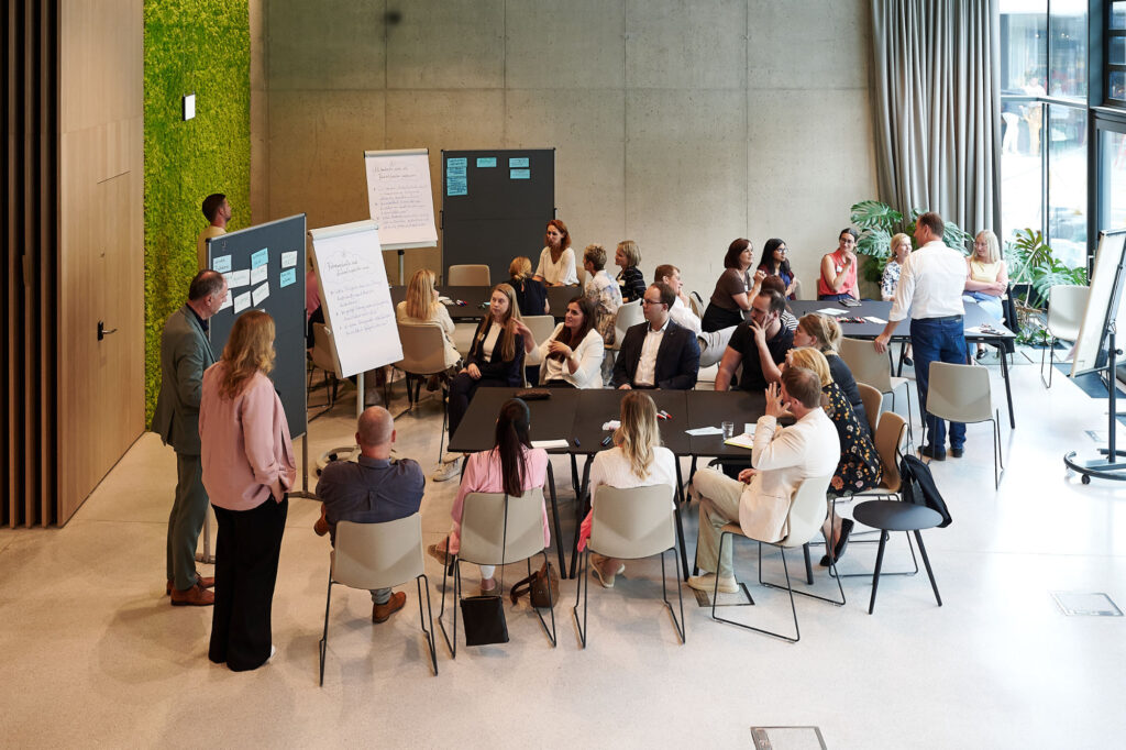 Teilnehmende bei einem Workshop