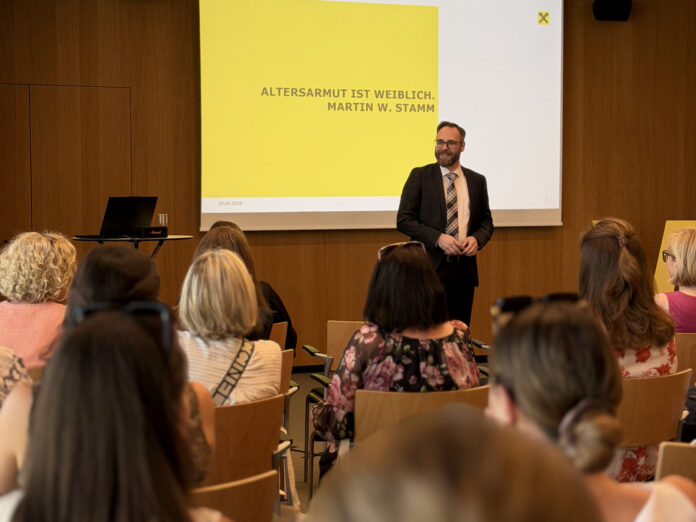 Martin W. Stamm bei seinem Vortrag