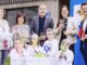 Bei der Übergabe im Kindergarten im Technologiepark Villach: Birgit Moser, Leiterin Kindergarten TPV, Gabriele Windhagauer, Pädagogische Leiterin Kindergarten und Horte Stadt Villach, Manfred Wilhelmer, Vorstandssprecher der RLB Kärnten, Sarah Katholnig, Vizebürgermeisterin Stadt Villach, und Wolfgang Pucher, Geschäftsführer der Jungen Industrie Kärnten