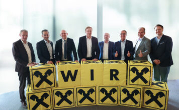 Die Geschäftsleiter Johann Sperhansl und Hannes Wedl, Peter Donabauer (RLB NÖ-Wien), Obmann Josef Reichmann, Heinrich Hausmann (RRV NÖ-Wien), Helmut Tacho, AR-Vorsitzender der Raiffeisen-Holding NÖ-Wien, AR-Vorsitzender Josef Schuch und Staatskommissär-Stv. Axel Meisenbichler
