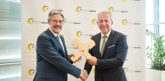 Erwin Hameseder übergibt an Erwin Tinhof.