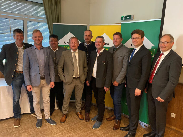 Stefan Kammerhuber, Leopold Haslinger (AR-Vors. LH Schärding), Christoph Moser, Helmut Barth, Franz Schachinger, Hermann Stadler, Christian Irnberger, Norman Eichinger und Walter Lederhilger (Genossenschafts­anwalt OÖ)