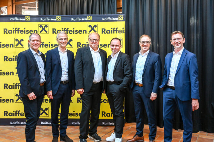 Verbandsrevisor Dietmar Müller, Vorstand Walter Sternath, Aufsichtsratsvorsitzender Elmar Rhomberg, Aufsichtsratsvorsitzender-Stv. Andreas Ascherl sowie die Vorstände Gernot Uecker und Hubert Gieselbrecht