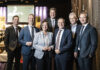 Aufsichtsratsvorsitzender Kaspar Fuchs, die Vorstände David Bramberger und Elke Pagitz, Thomas Wass, von der RLB Tirol, Michael Rieser, RV-Tirol-Verbandsdirektor Alexander Büchel und Vorstand Bernhard Schwaiger