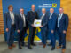 Vertrauen als Ansporn die Geschäftsleiter Roland Salfinger und Markus Bachmair, Reinhard Schwendtbauer, Obmann Alexander Bäck, Aufsichtsratsvorsitzender Gerhard Brindl und Geschäftsleiter Klaus Heitzinger