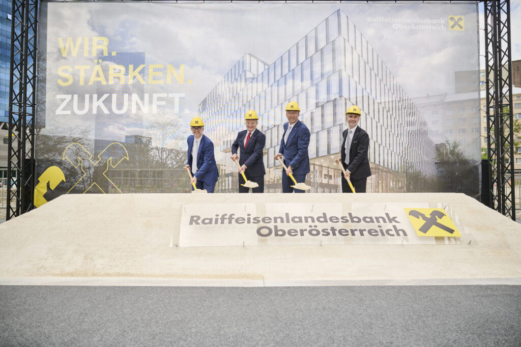 Foto vom Spatenstich der neuen RLB OÖ Zentrale