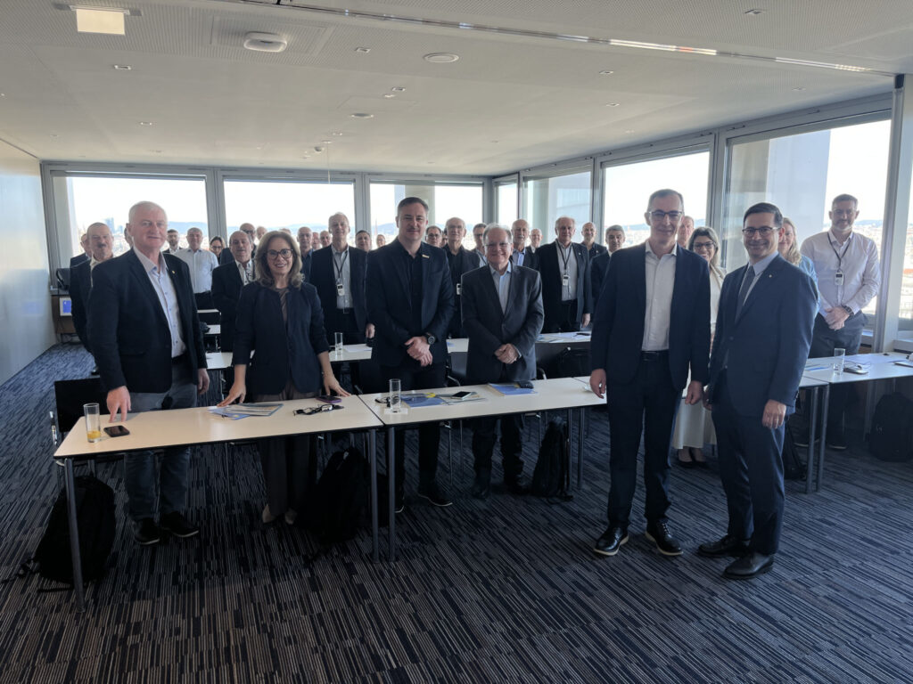 Johannes Rehulka mit Márcio Port und seiner Delegation, die sich über das genossenschaftliche Bankenmodell austauschten.