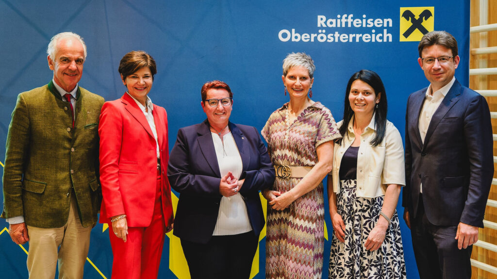 Volkmar Angermeier (RLB OÖ-Aufsichtsratspräsident), Michaela Keplinger-Mitterlehner, Doris Leitner, Maria Neubauer, Elke Haitzinger und Norman Eichinger (Geschäftsführer RV OÖ)